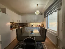 Villakänsla: femma i två plan med egen entré och uteplats bild 5