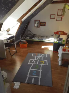 Villakänsla: femma i två plan med egen entré och uteplats bild 12