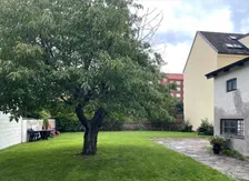 Villakänsla: femma i två plan med egen entré och uteplats bild 13