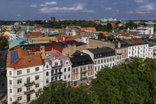 Paradvåning med fem kakelugnar och hiss rakt in bild 15