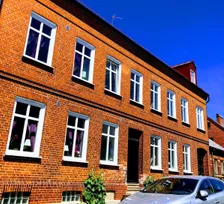 Trivsam tvåa med utgång till villalik trädgård bild 1